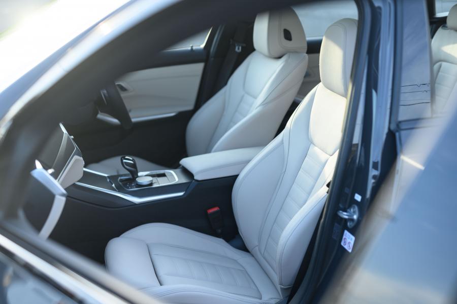 Интерьер BMW 320d xDrive Touring M Sport (G21) 2019 года  (JP) (фото 21 из 28)